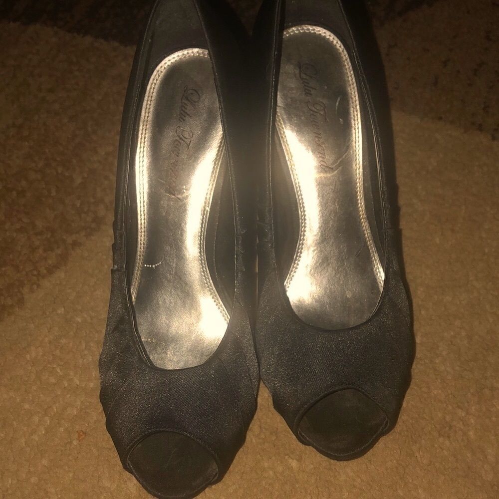 Lulu Townsend black open toe shoe
